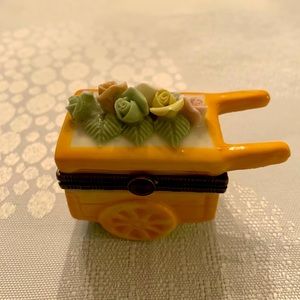 Limoges-style petite yellow flower box